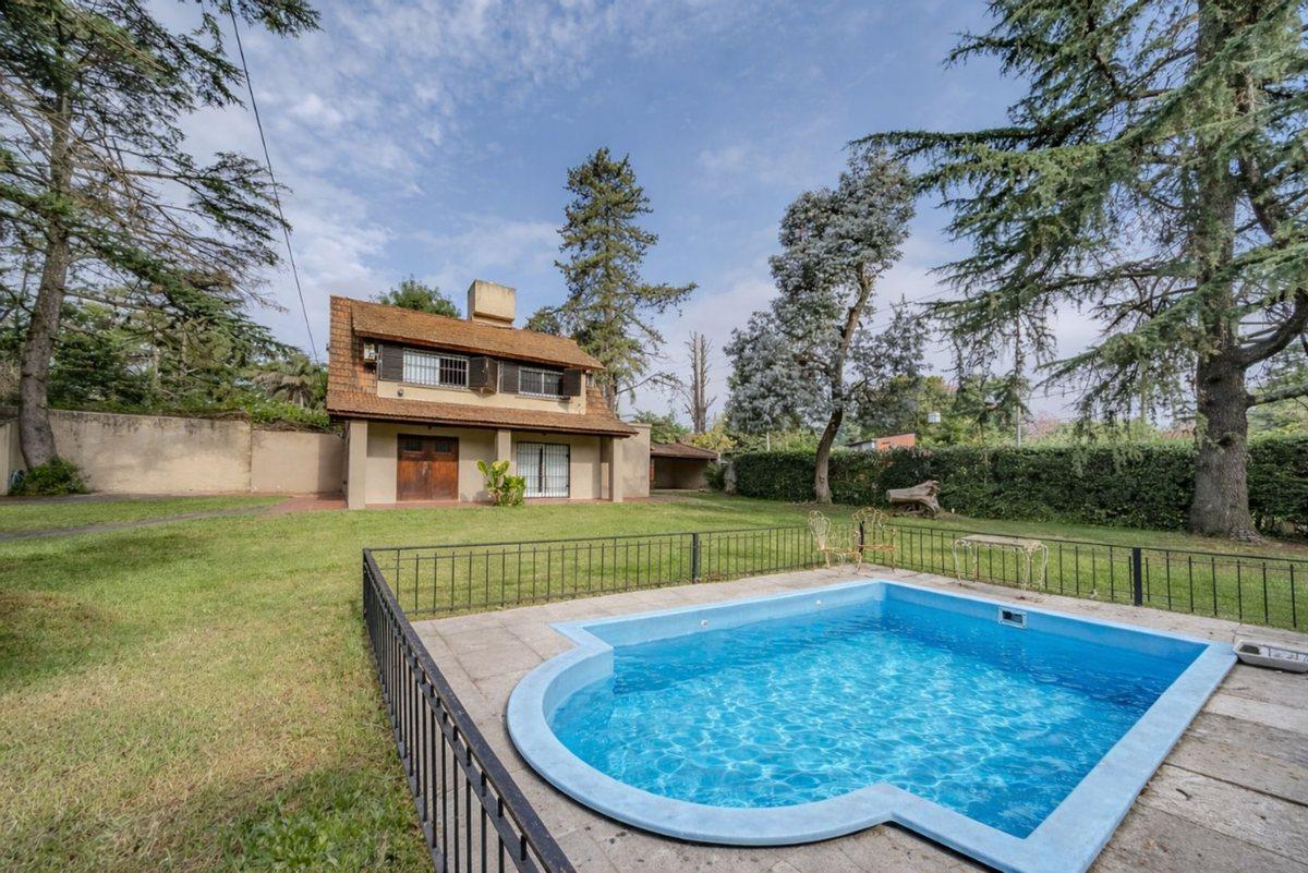 Foto de VENTA CHALET 5 AMBIENTES CON PILETA Y QUINCHO, imagen 2