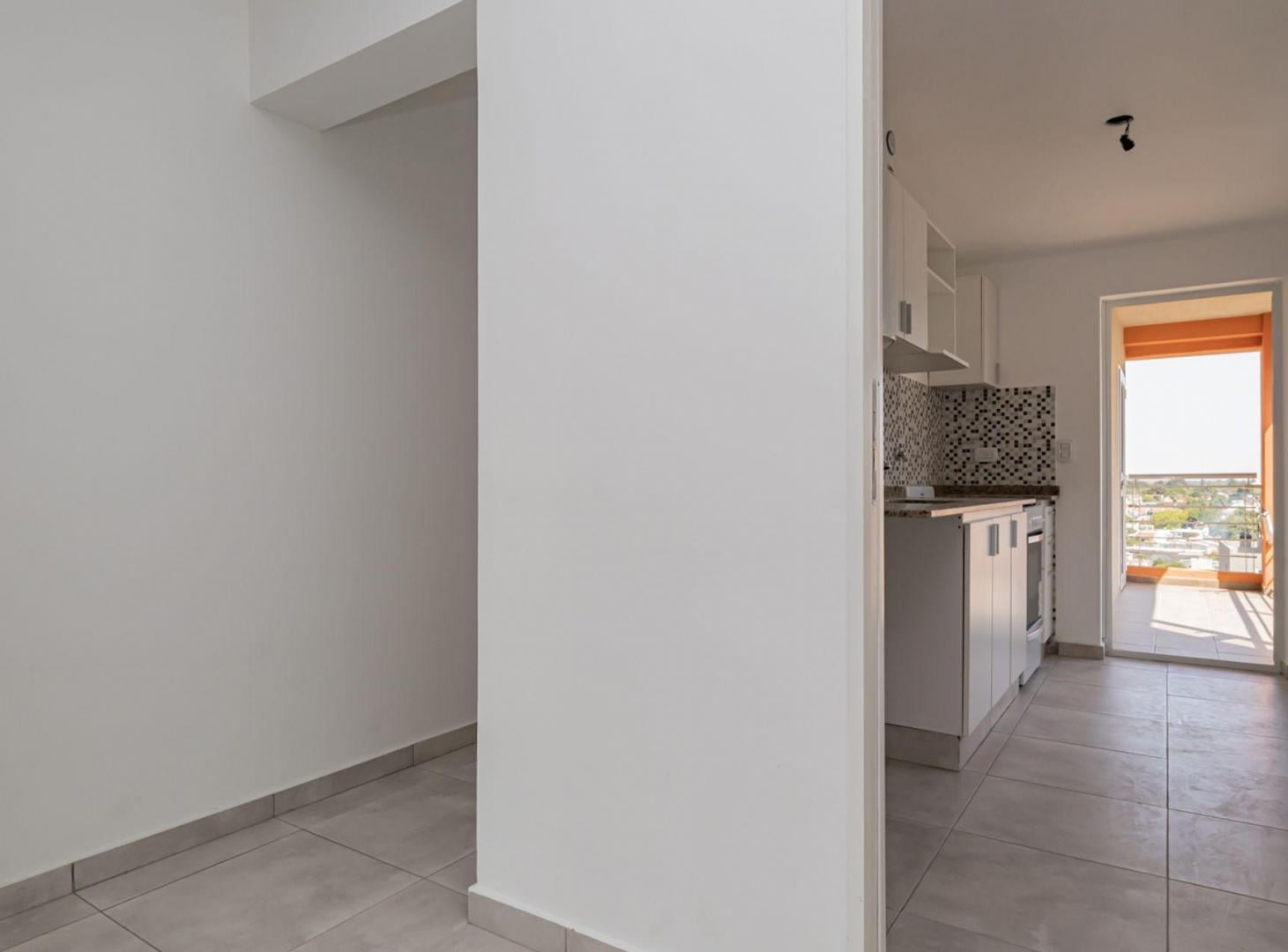 Foto de VENTA DE DEPARTAMENTO 3 AMBIENTES AL FRENTE MORON, imagen 3