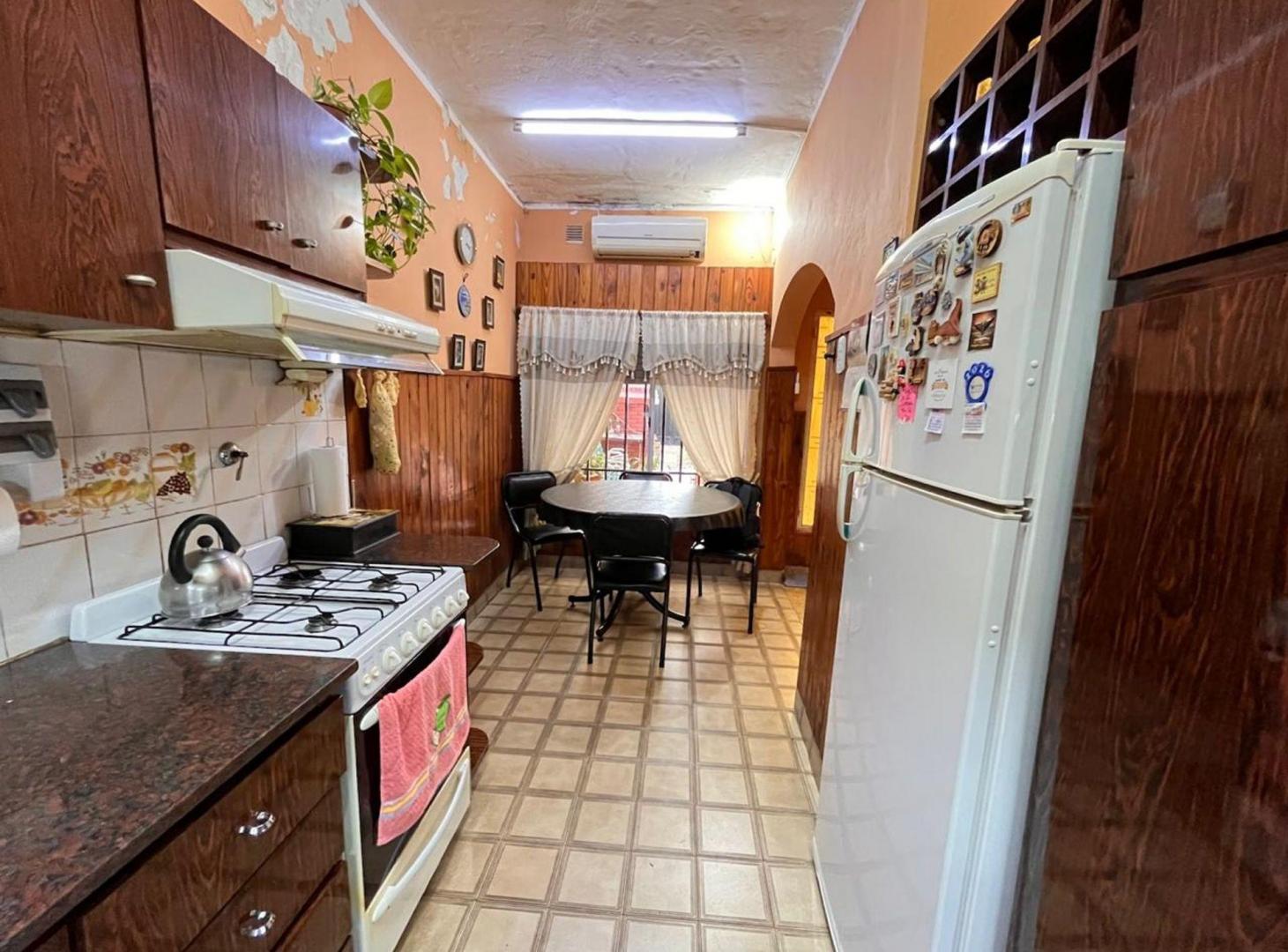 Foto de CASA EN VENTA CASEROS 5 AMB PERMUTA A. CREDITO, imagen 3