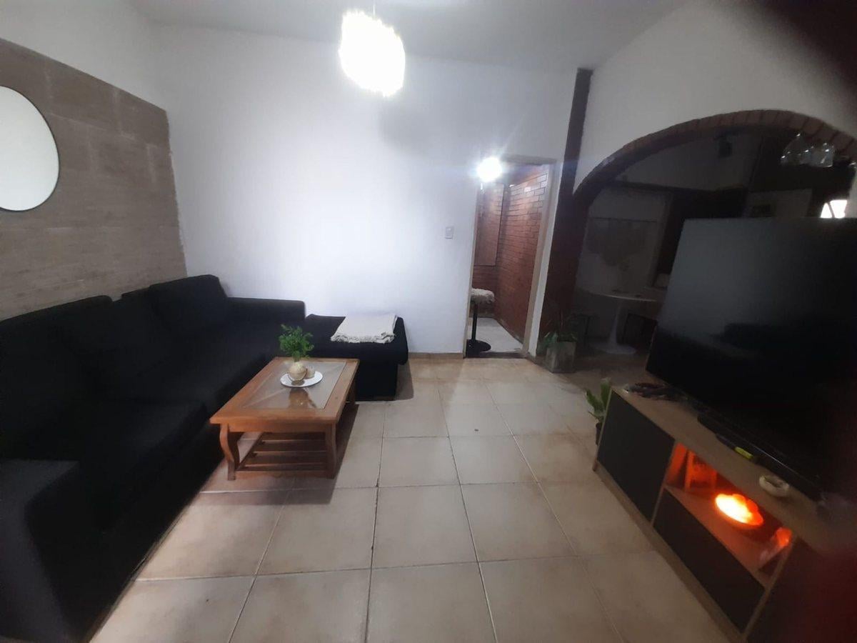 Foto de CASEROS VENTA 2 PH MAS LOCAL EN BLOQUE PERMUTA, imagen 4