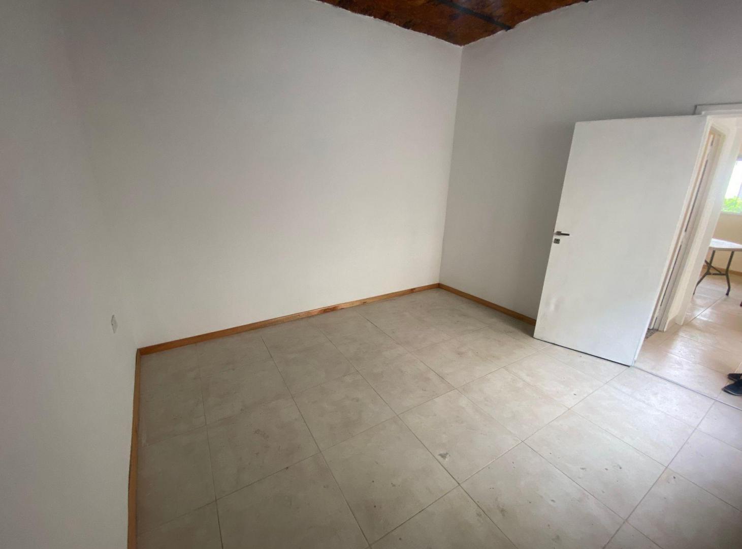 Foto de Alquiler Ph frente 2 amb grande con patio caseros, imagen 1