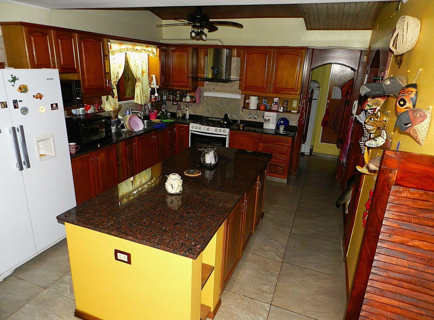 Foto de VENTA CASA 5 AMB. + DEPTO EN HURLINGHAM, imagen 4