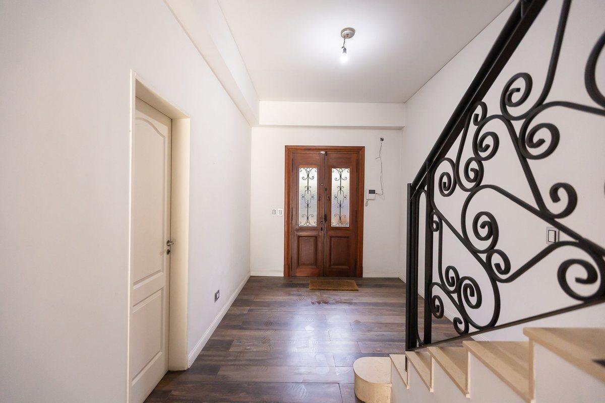 Foto de VENTA CASA EN HURLINGHAM 6 AMB - PERMUTA FINANCIA!, imagen 2
