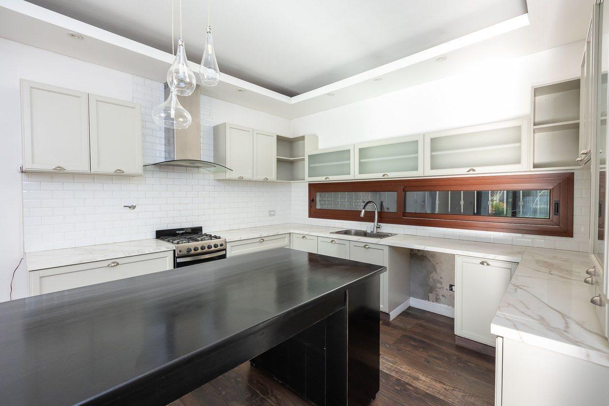 Foto de VENTA CASA EN HURLINGHAM 6 AMB - PERMUTA FINANCIA!, imagen 5
