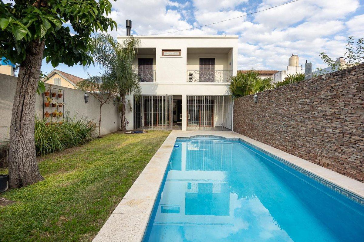 Foto de VENTA CASA EN HURLINGHAM 6 AMB - PERMUTA FINANCIA!, imagen 3