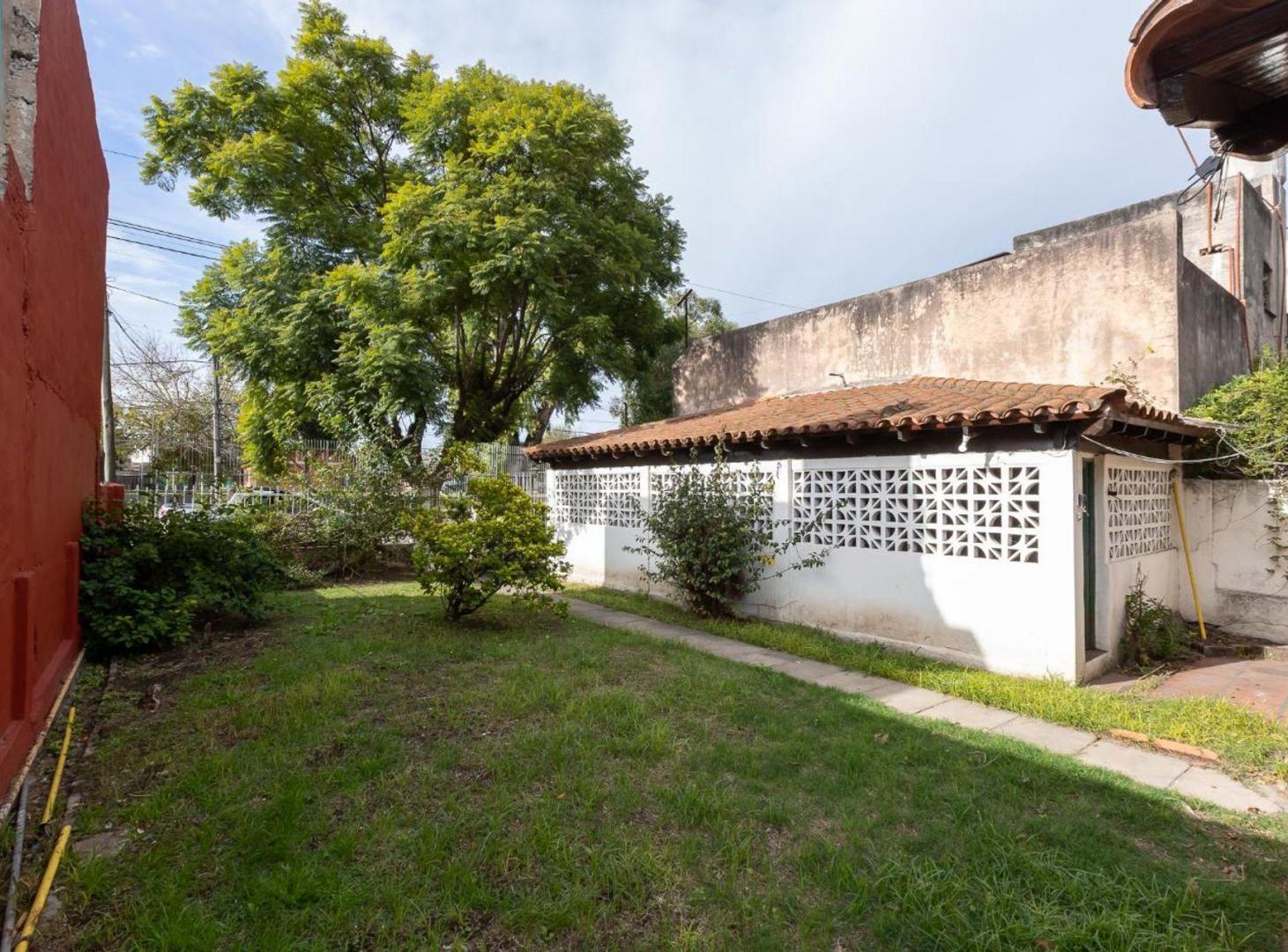 Foto de VENTA Lote + Casa a refacc + Cochera doble V.Tesei, imagen 5