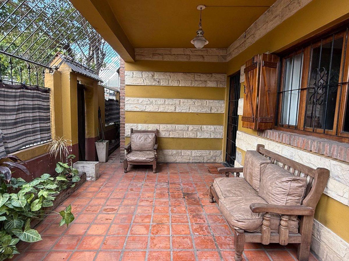 Foto de CASA 5 AMB. CON DOBLE COCHERA EN V. SARMIENTO, imagen 3