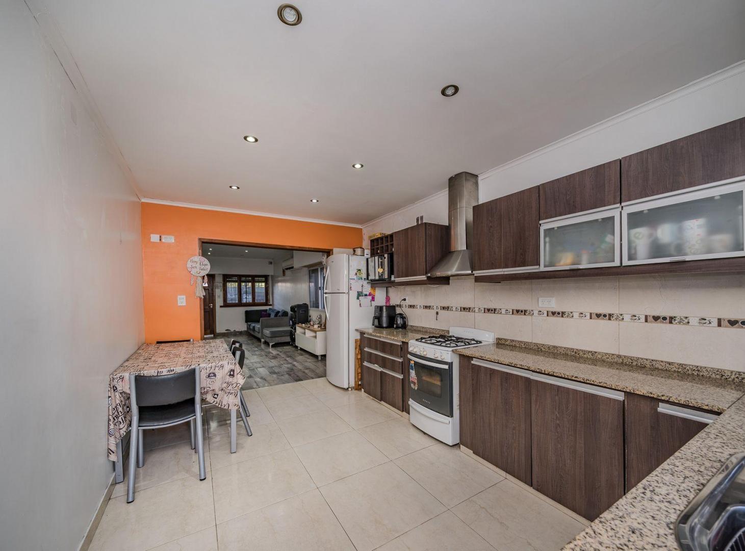 Foto de VENTA CASA 3 AMB QUINCHO Y PH 2 AMB WILDE, imagen 1