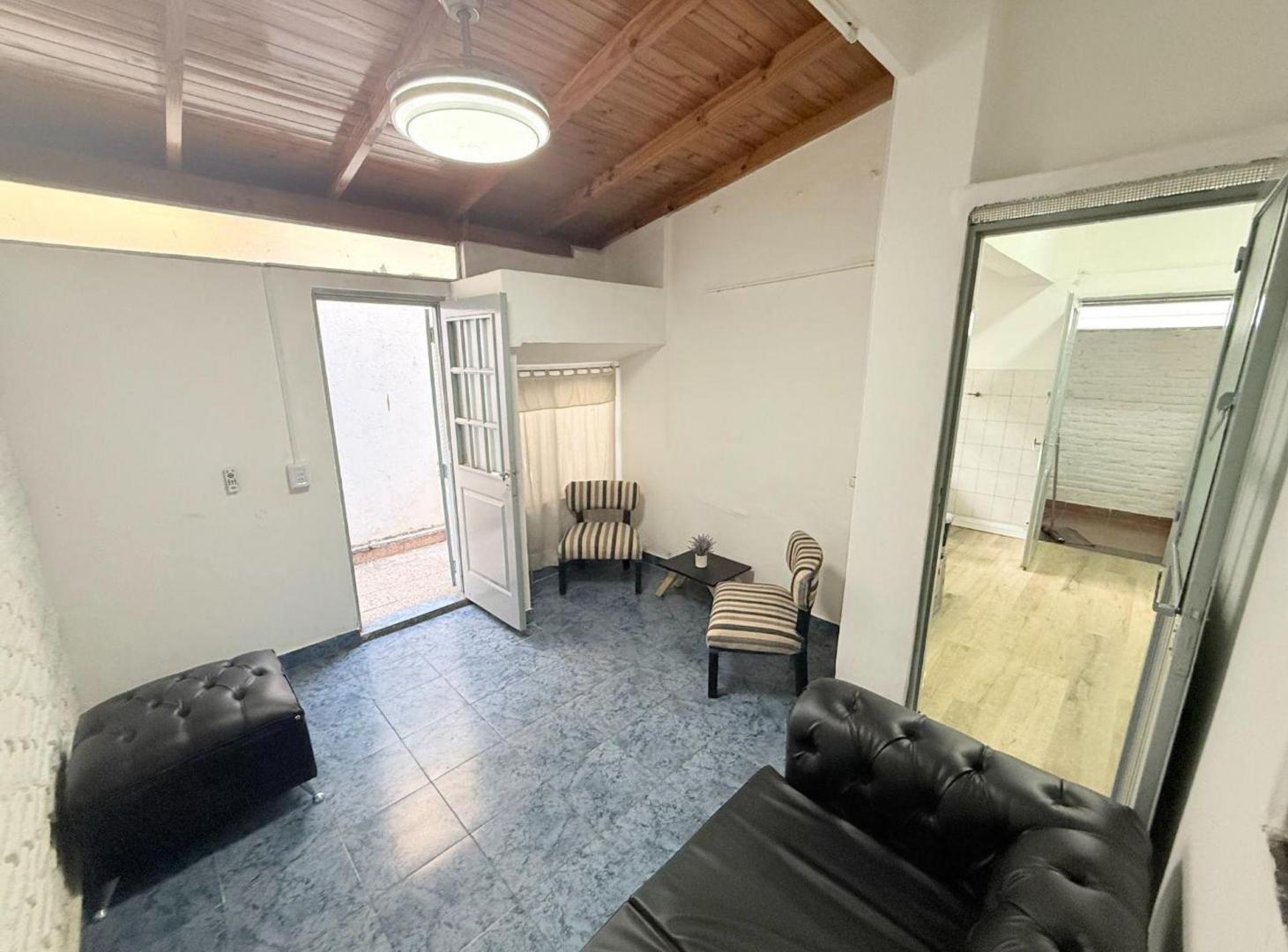 Foto de Venta ph 2 ambientes refaccionado terraza Caseros, imagen 1