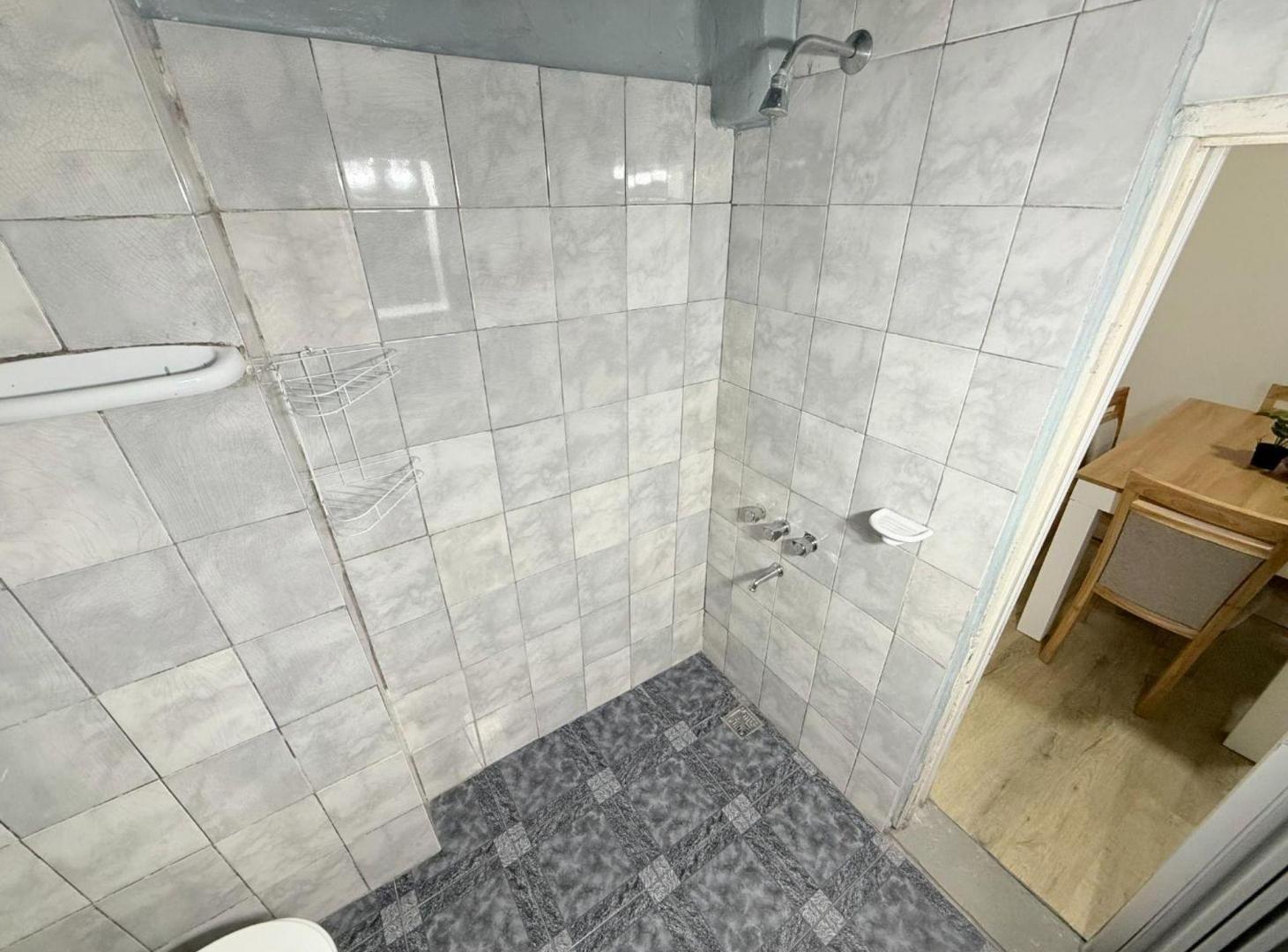Foto de Venta ph 2 ambientes refaccionado terraza Caseros, imagen 4