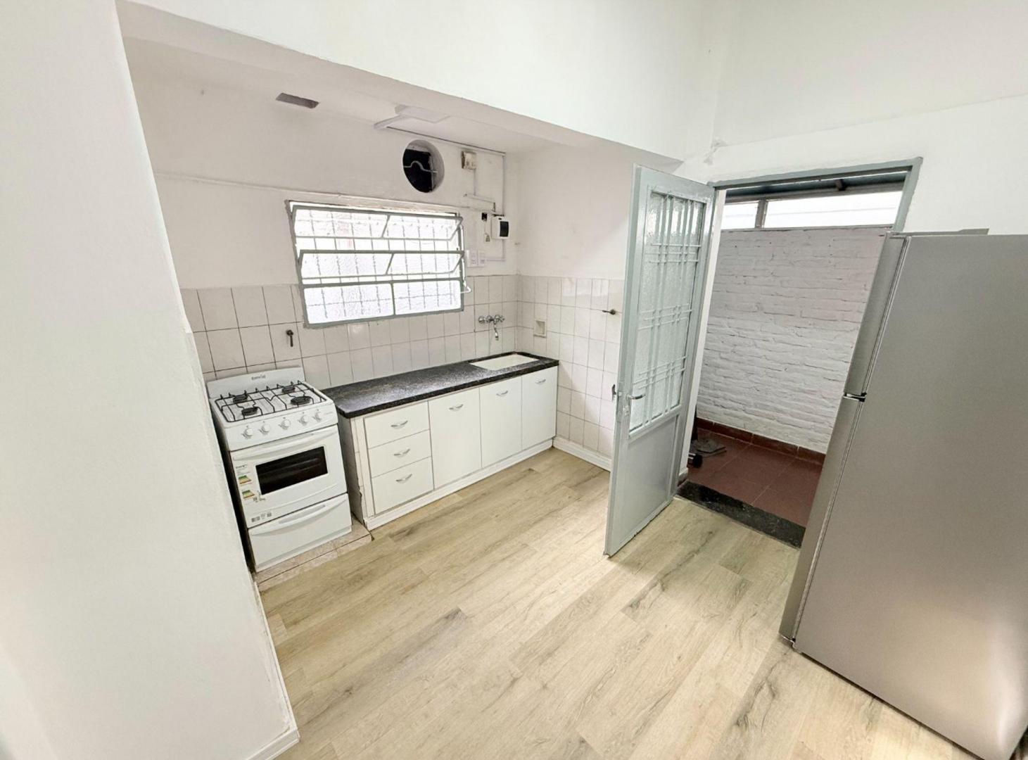 Foto de Venta ph 2 ambientes refaccionado terraza Caseros, imagen 2