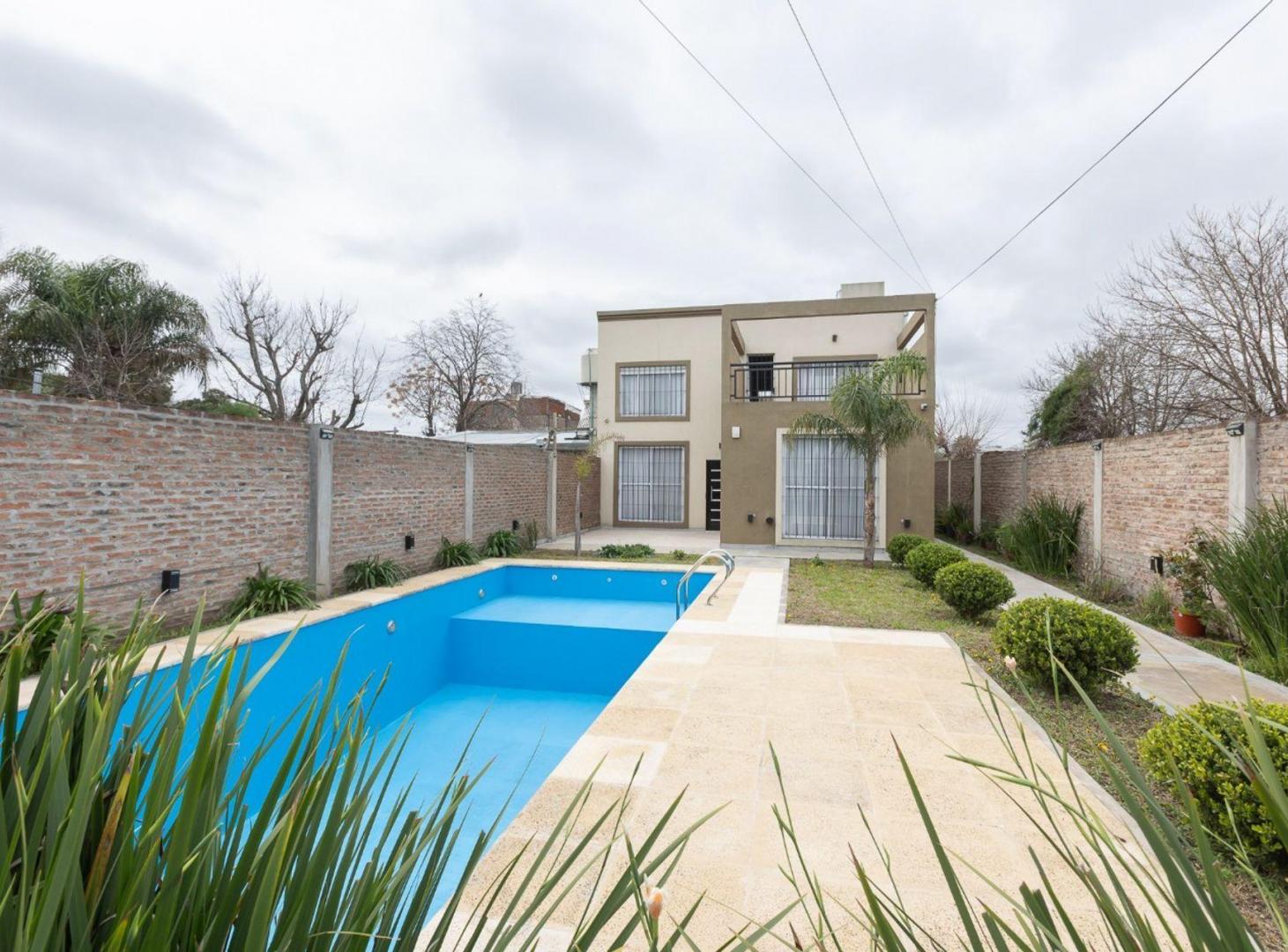 Foto de VENTA CASA 6 AMB MERLO C/ PILETA Y PARQUE, imagen 1