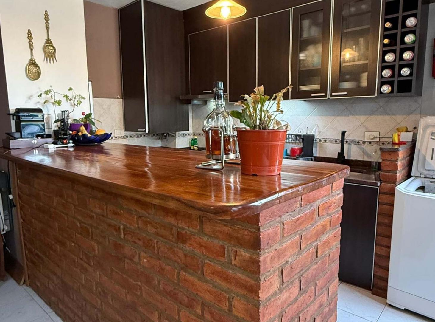 Foto de VENTA PH 3AMB CASEROS CENTRO, imagen 3