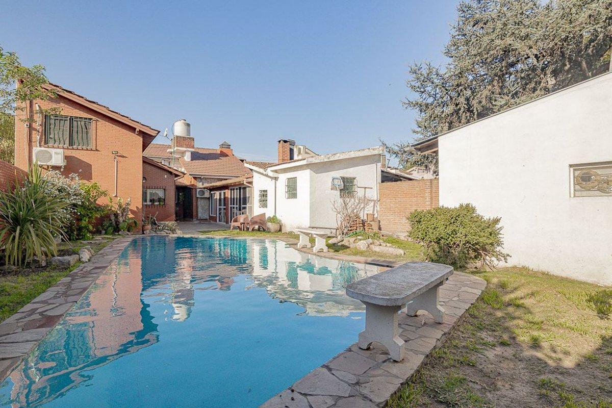 Foto de VENTA CASA C/ PISCINA JARDIN QUINCHO EN HURLINGHAM, imagen 3