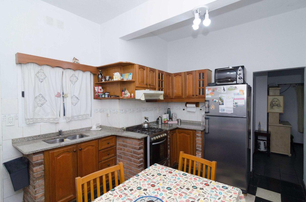 Foto de PH EN VENTA 4 AMB LOMAS DEL MIRADOR ACEPTA PERMUTA, imagen 1