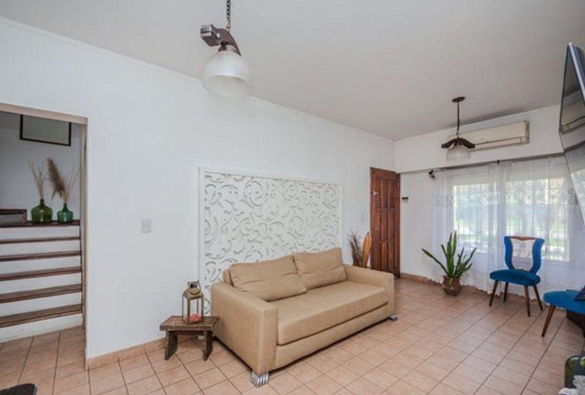 Foto de VENTA CASA 4 AMBIENTES CON JARDIN Y PILETA, imagen 4