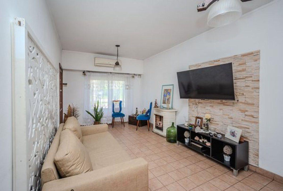 Foto de VENTA CASA 4 AMBIENTES CON JARDIN Y PILETA, imagen 5