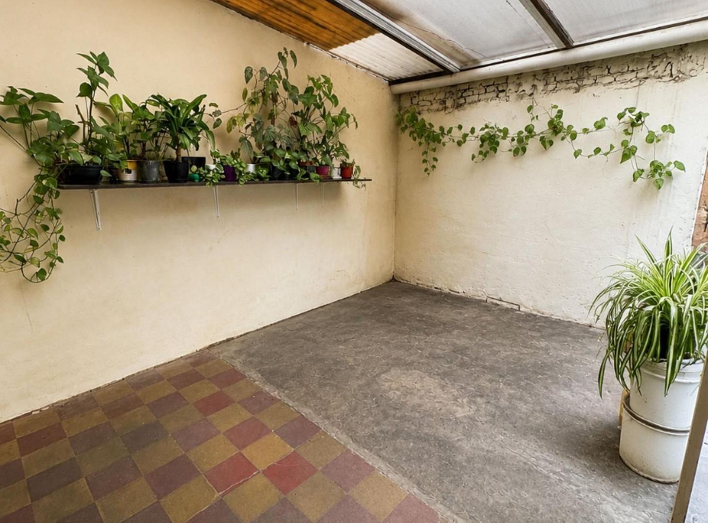 Foto de VENTA PH 3 AMB C/COCH Y PATIO VILLA LUGANO PERMUTA, imagen 2