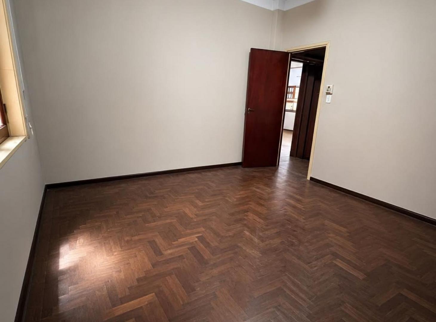 Foto de VENTA PH 3 AMB CON PATIO Y TERRAZA CASEROS-PERMUTA, imagen 4