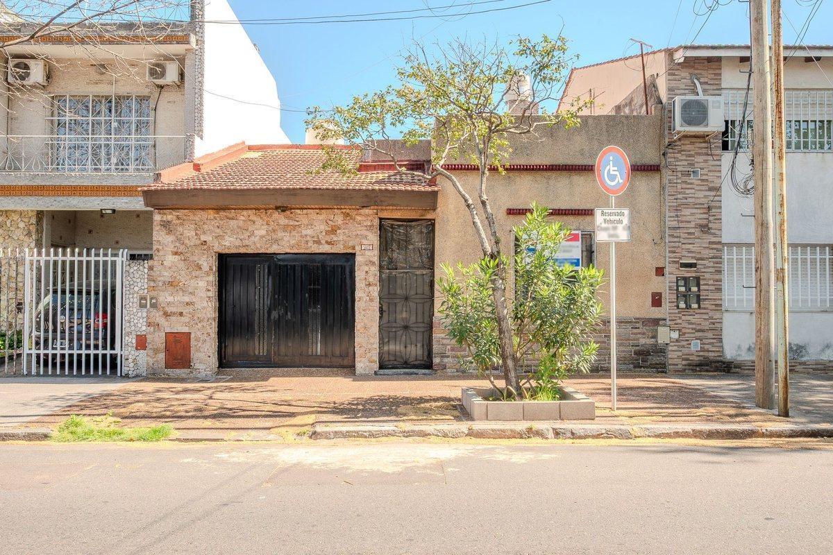 Foto de VENTA CASA MULTIFAMILIAR 3 AMB + PH 3 AMB+QUINCHO, imagen 2
