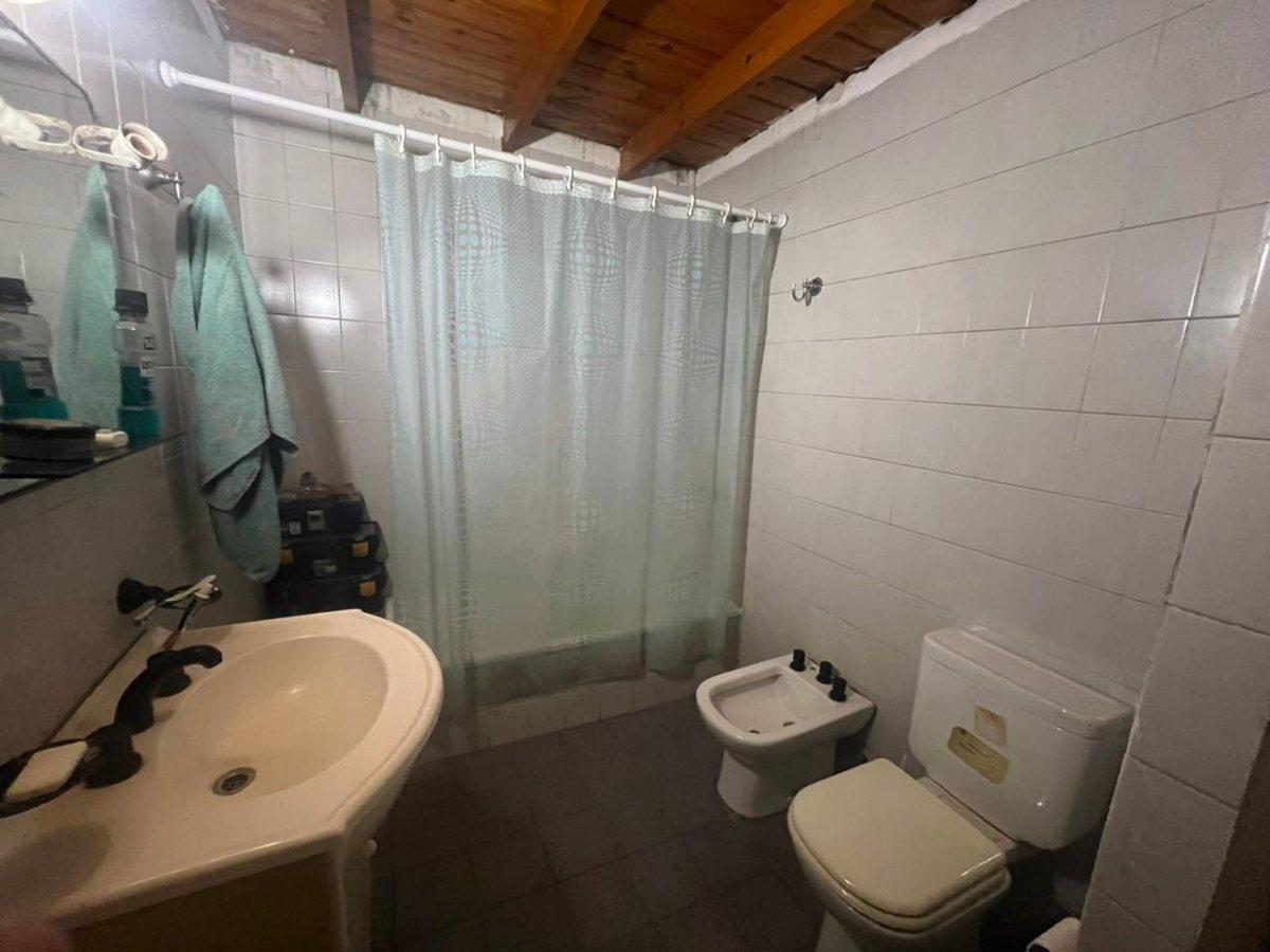 Foto de VENTA CASA 5 AMB. COCHERA PATIO PERMUTA MORON, imagen 5