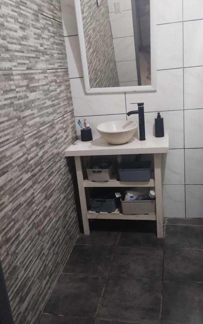 Foto de VENTA DE CASA EN LOTEO SANTA ANA PERMUTA, imagen 5