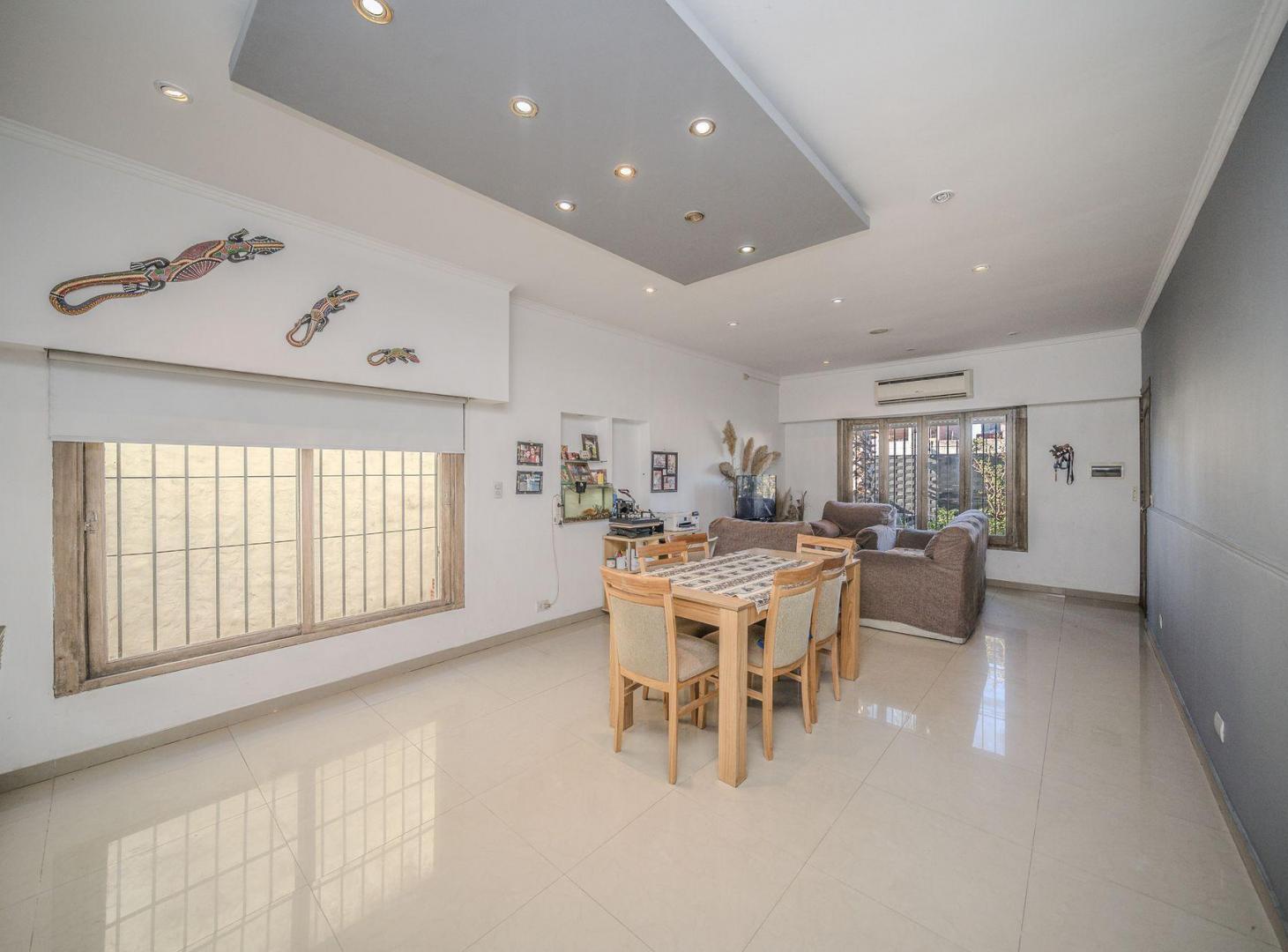 Foto de Venta casa 3 amb reciclada jardin pileta Palomar, imagen 1