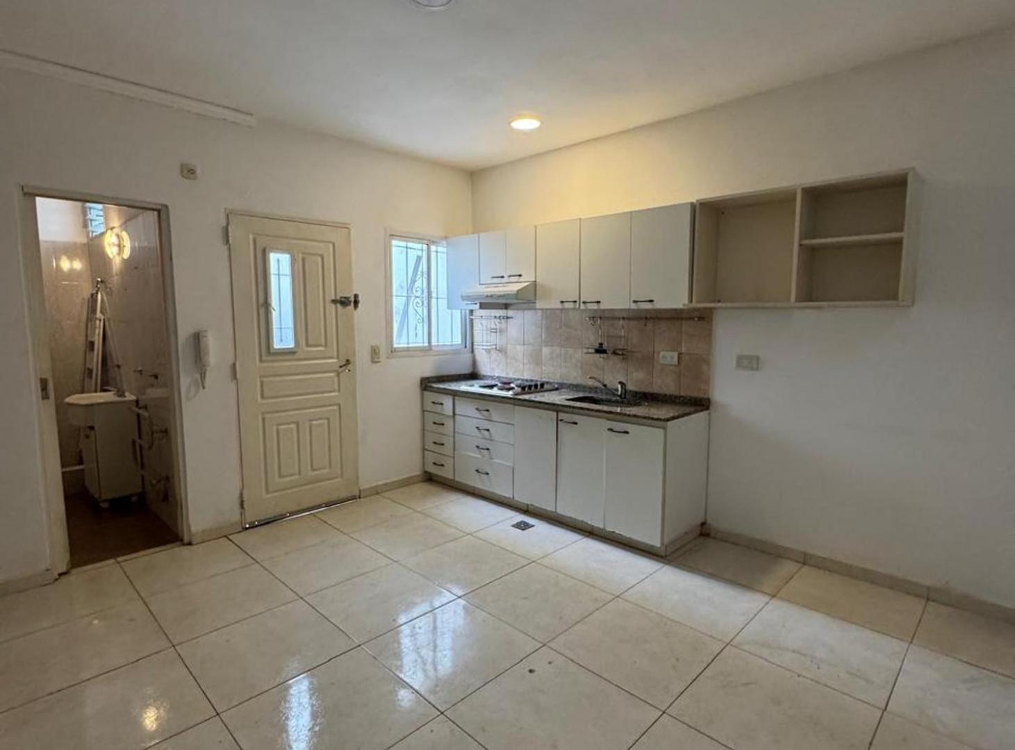 Foto de VENTA PH 2 AMBIENTES CON PATIO EN BANFIELD PERMUTA, imagen 2