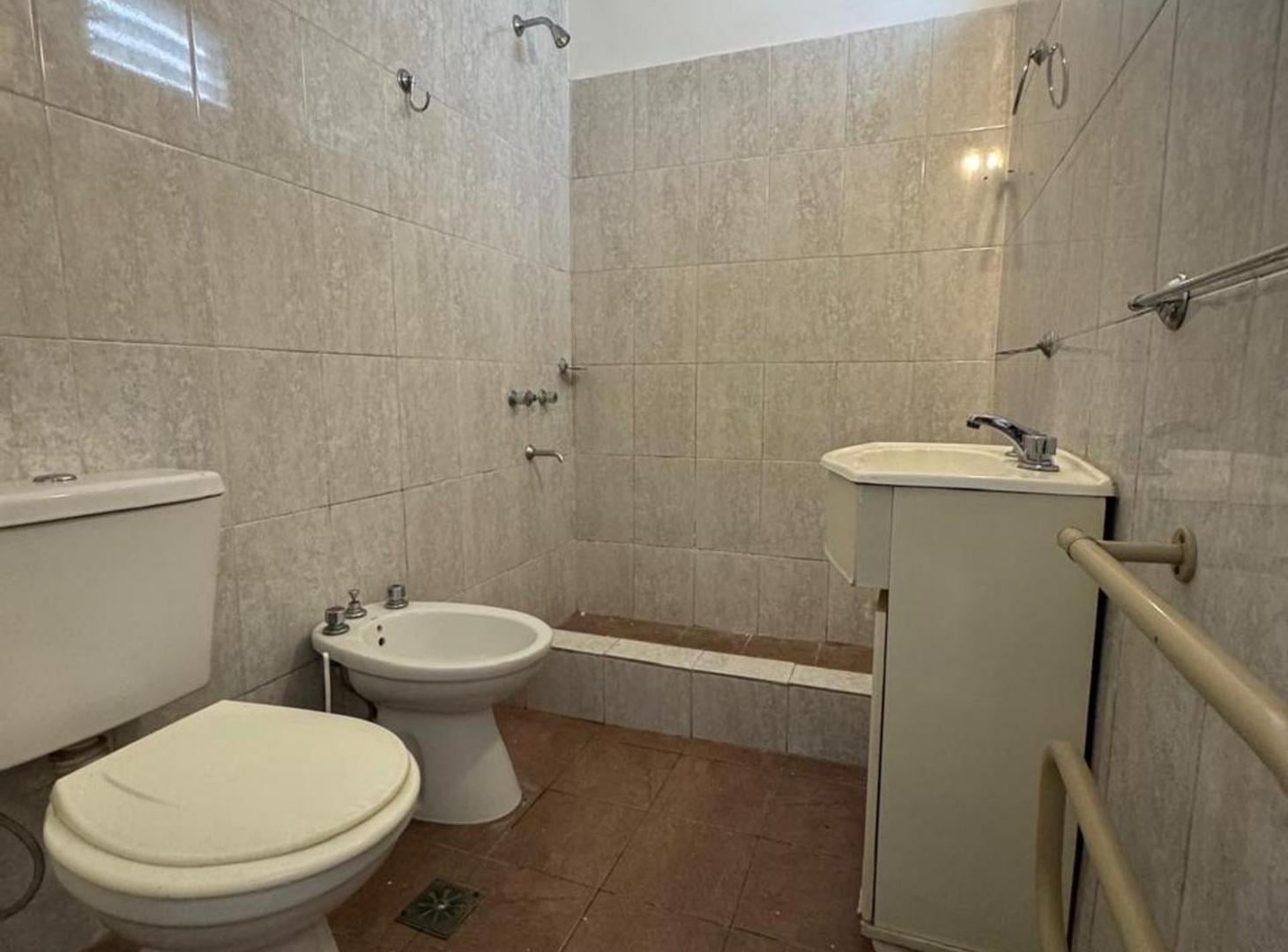 Foto de VENTA PH 2 AMBIENTES CON PATIO EN BANFIELD PERMUTA, imagen 1