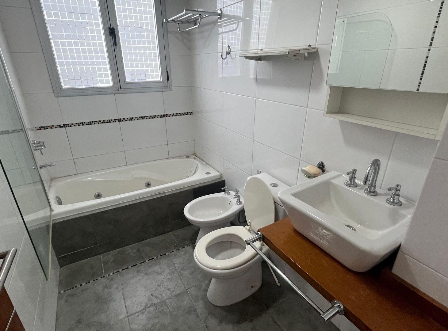 Foto de VENTA DPTO 2 AMB SAENZ PEÑA DOBLE BALCON PERMUTA, imagen 4