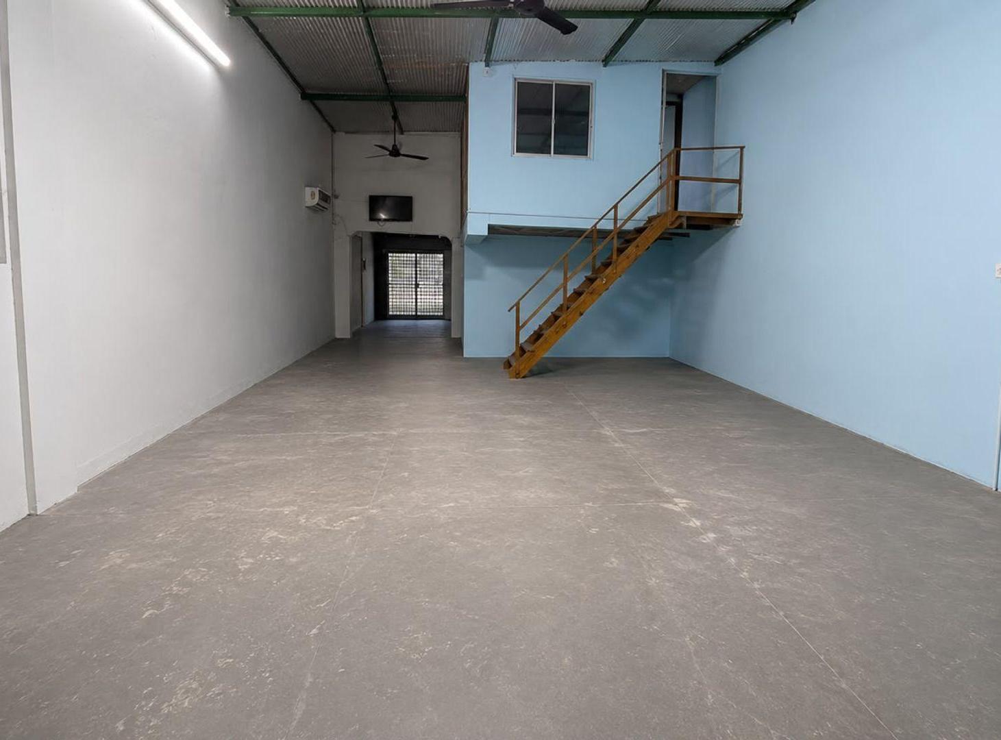 Foto de VENTA GALPÓN+LOCAL-LOTE DE 482 m²-LOMA HERMOSA, imagen 3