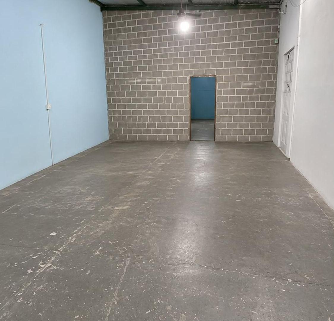 Foto de VENTA GALPÓN+LOCAL-LOTE DE 482 m²-LOMA HERMOSA, imagen 2