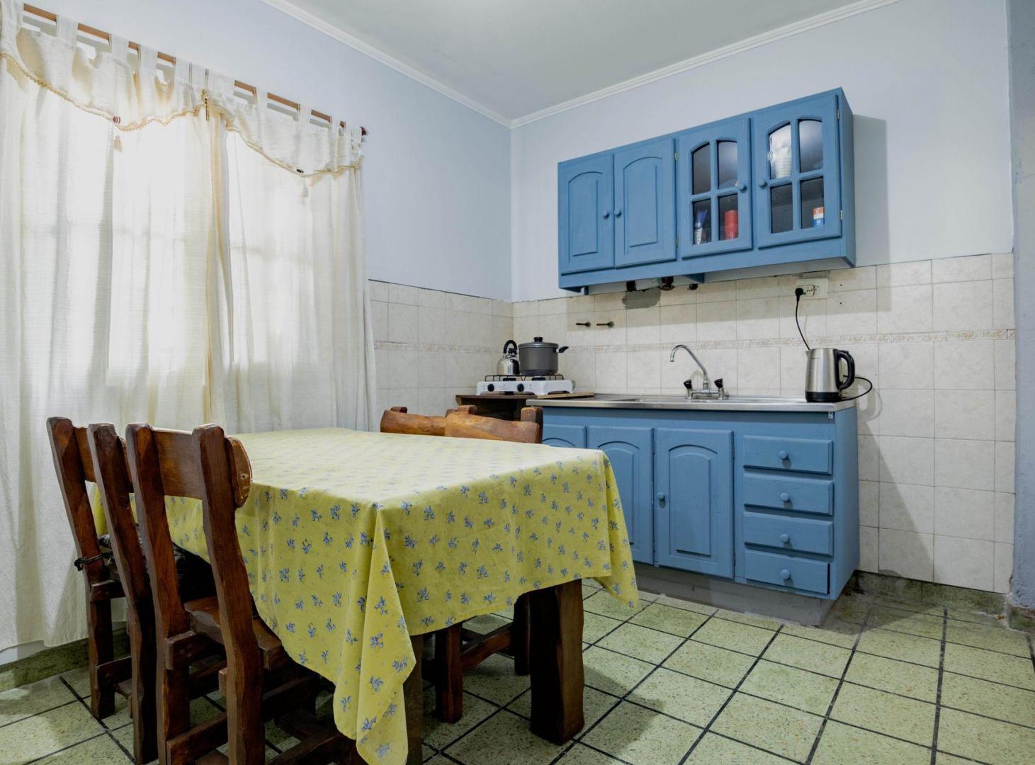 Foto de VENTA CASA 3 AMBIENTES COCHERA Y PARQUE EN CASEROS, imagen 1