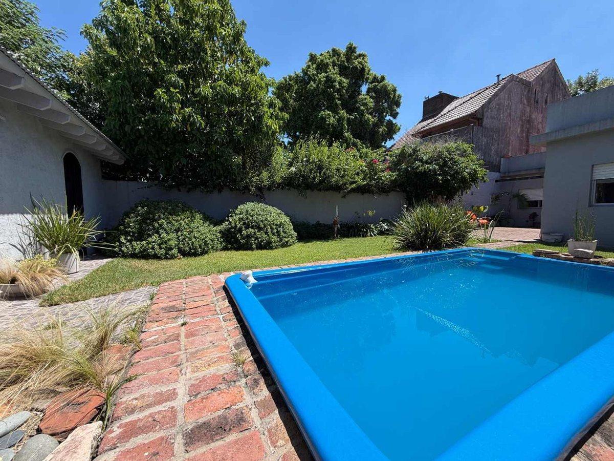 Foto de Venta - Casa 5 amb con pileta en Boulogne, imagen 2