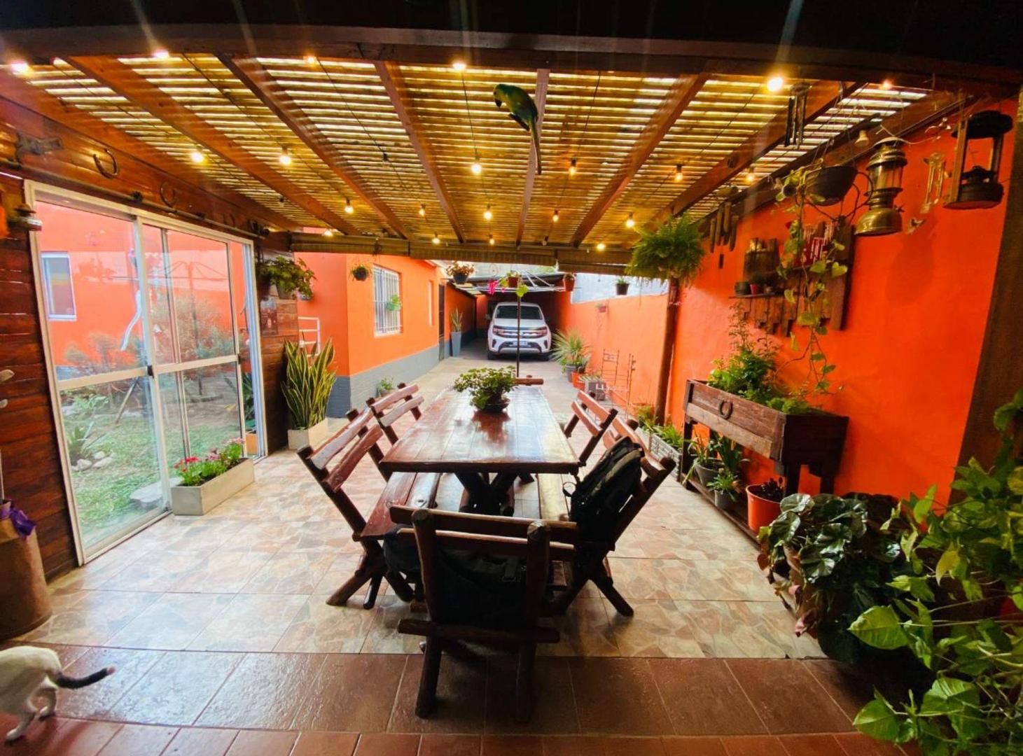 Foto de VENTA CASA 4 AMB CON LOCAL,COCHERA.ESCOBAR PERMUTA, imagen 2