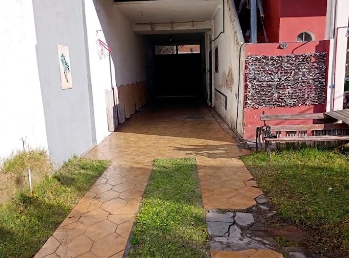 Foto de VENTA CASA MULTIFAMILIAR 6 AMB CASEROS APT CREDITO, imagen 3