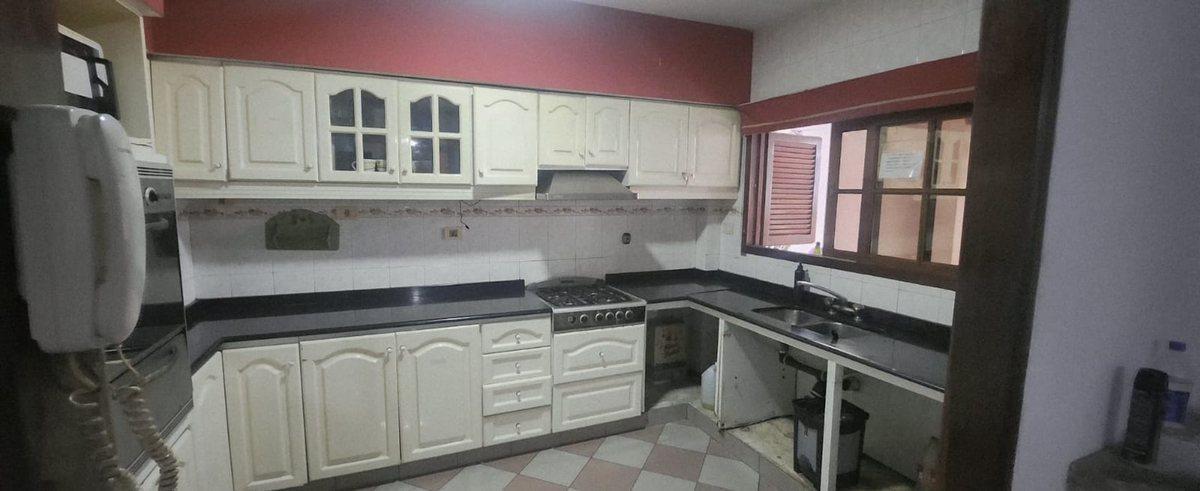 Foto de VENTA CASA MULTIFAMILIAR 8 HAB COCHERA EN CASEROS, imagen 5
