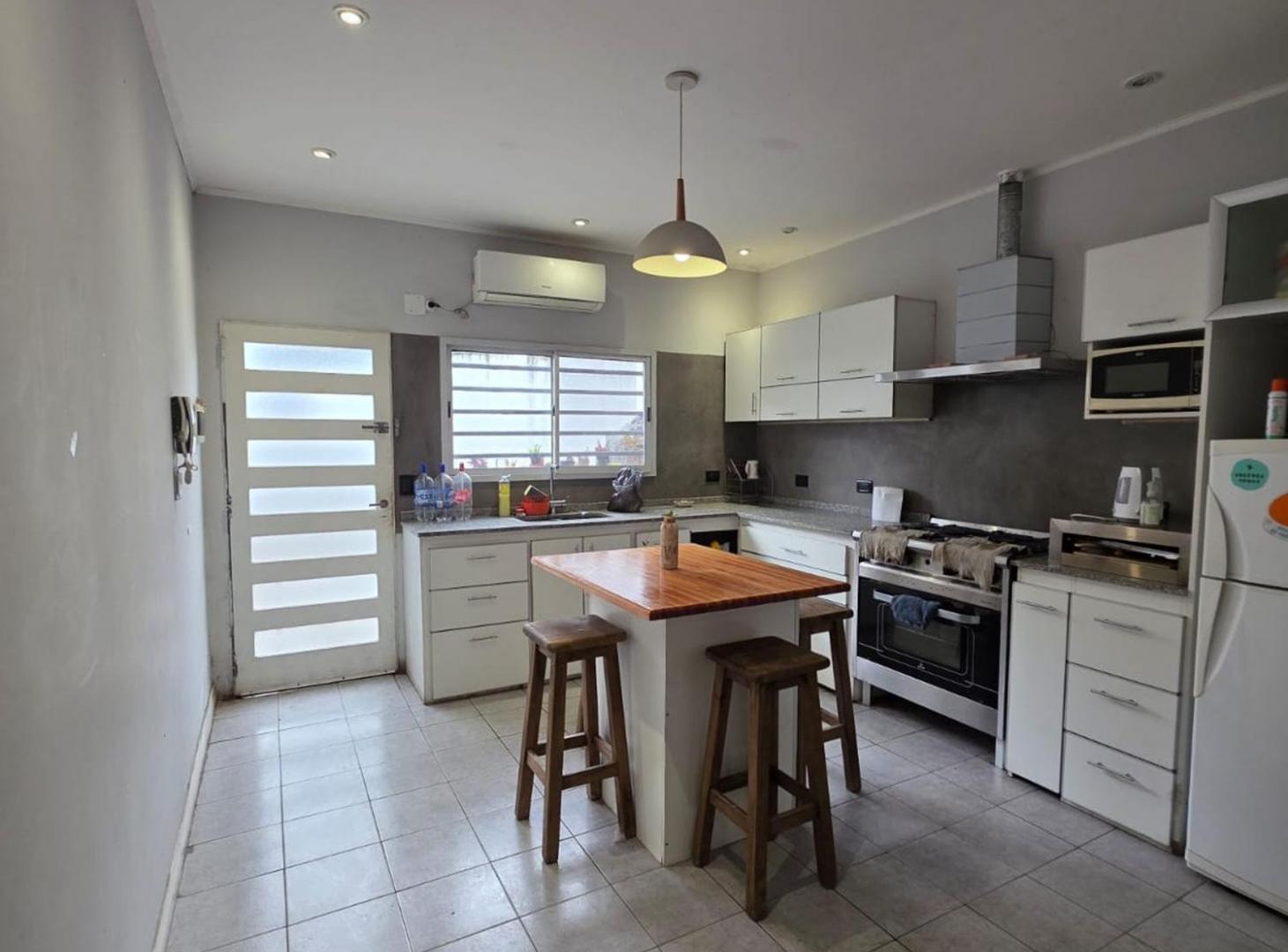 Foto de VENTA PH 3 AMB - CASEROS., imagen 1