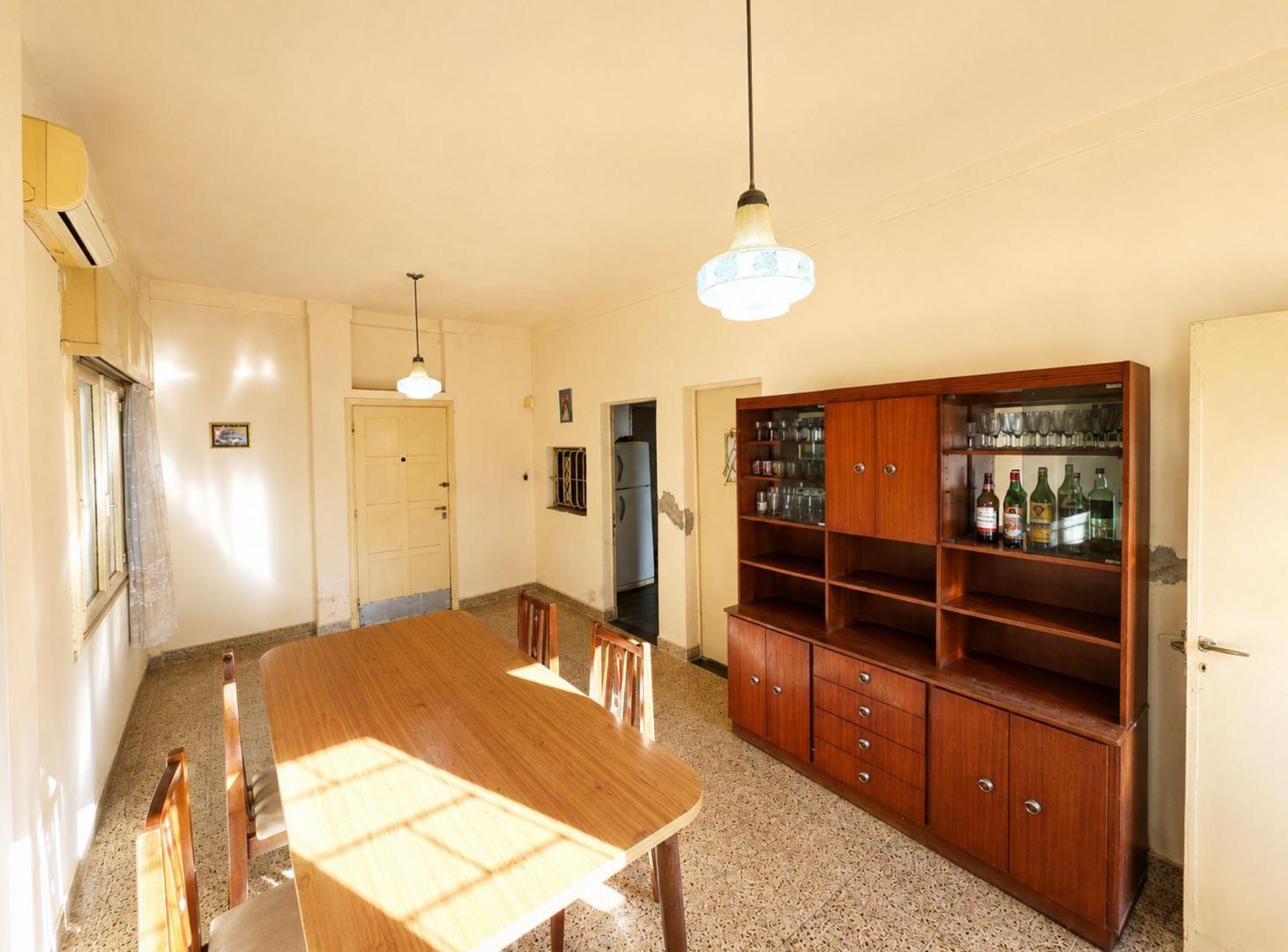 Foto de VENTA CASA 4 AMBIENTES EN TERRENO 300 M2 CASEROS, imagen 2