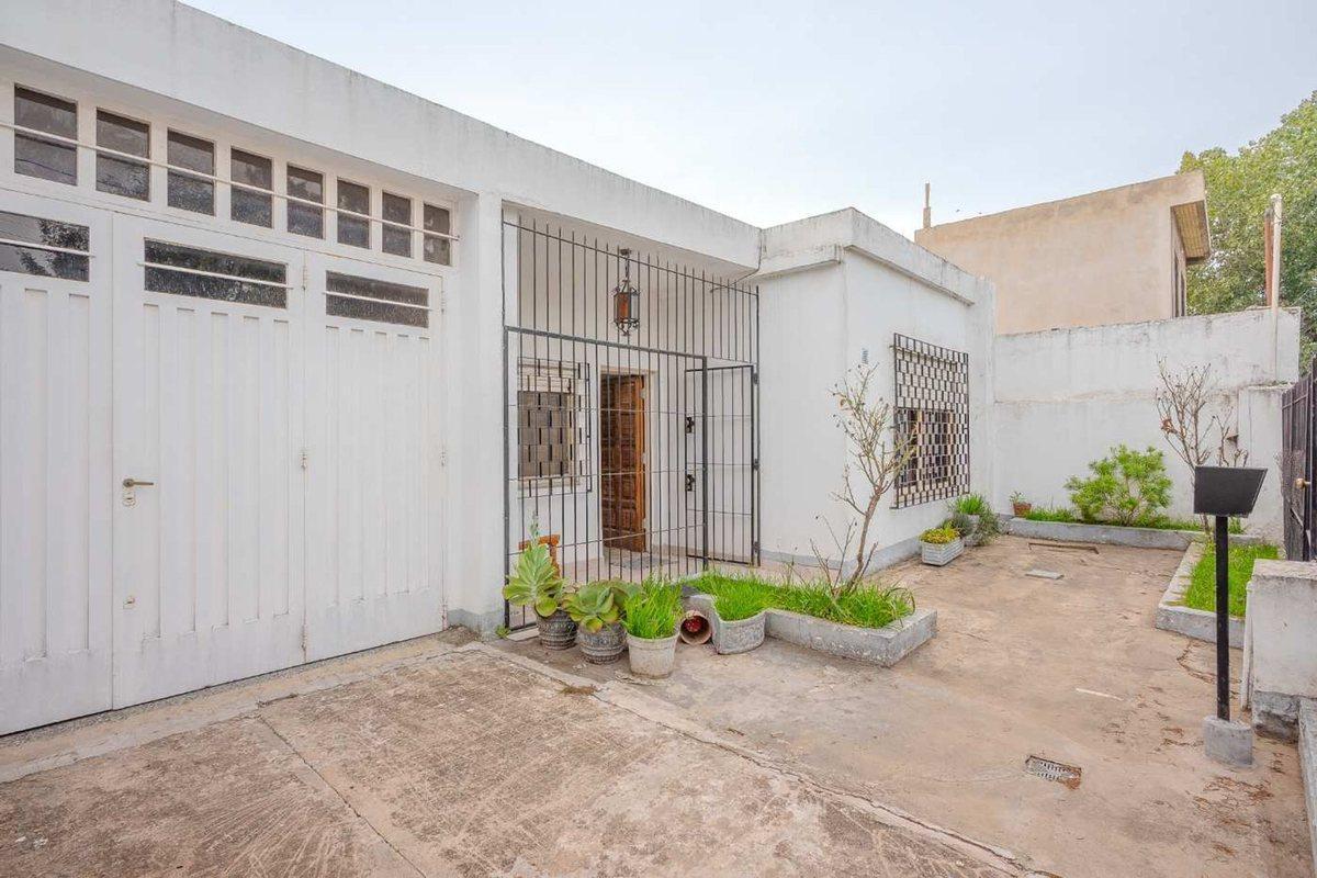 Foto de VENTA CASA 3 AMB CON COCHERA Y PARQUE, imagen 1