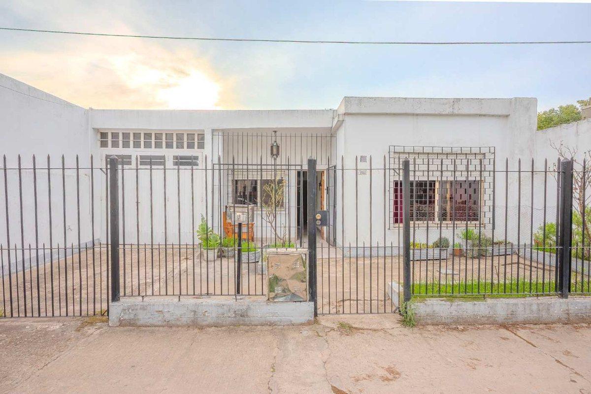 Foto de VENTA CASA 3 AMB CON COCHERA Y PARQUE, imagen 2