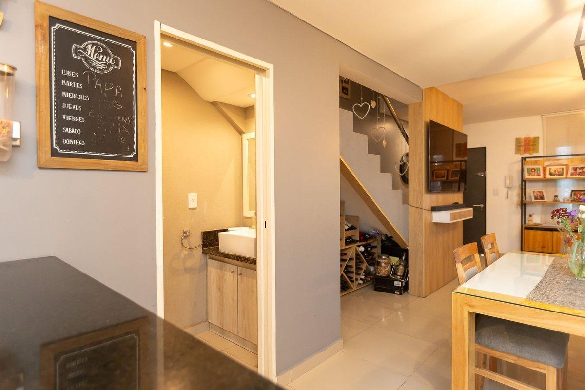 Foto de VENTA DPTO TRIPLEX 4 AMB EN MORON - PERMUTA, imagen 3