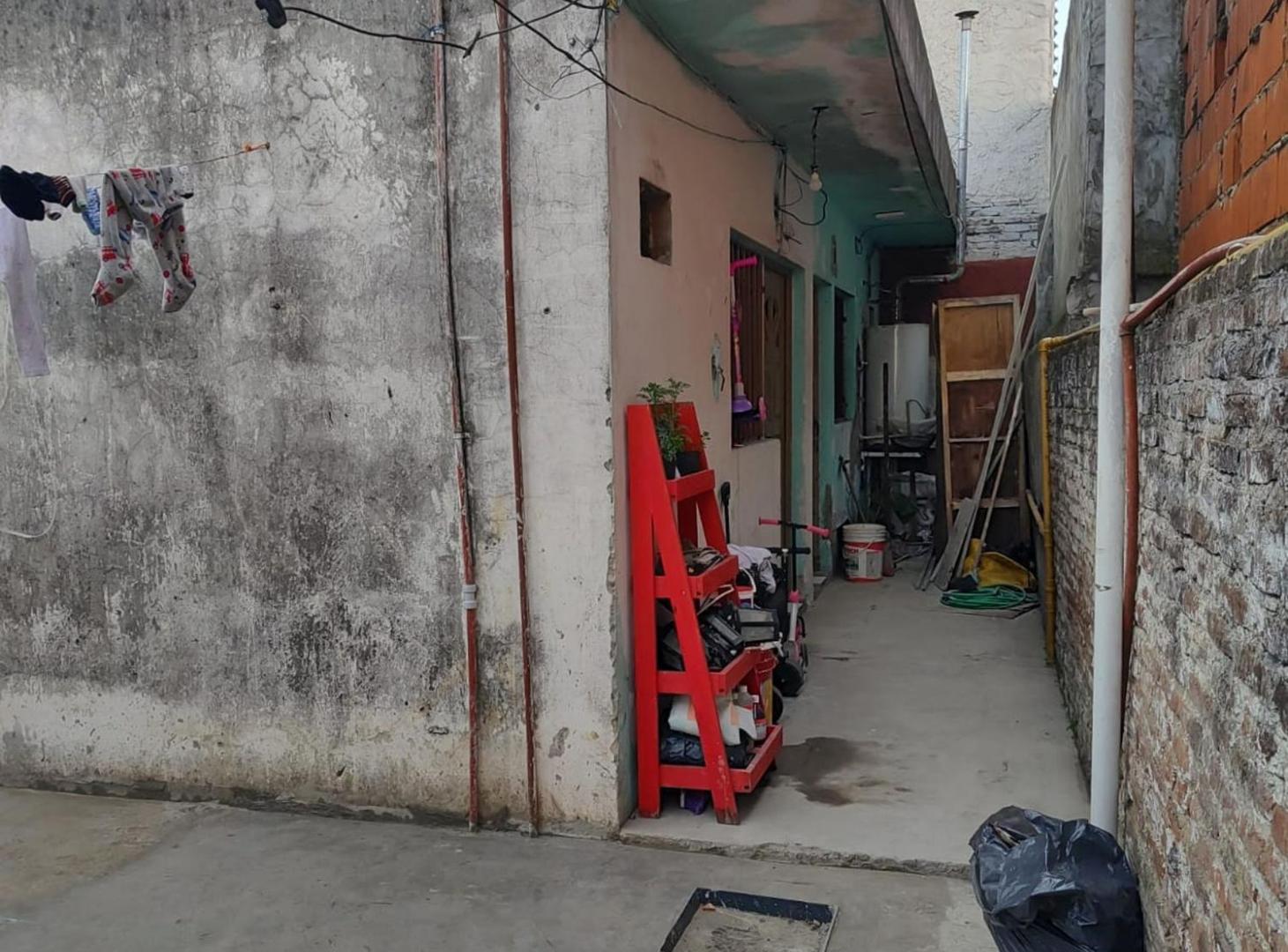 Foto de CASA + 4 DEPARTAMENTOS EN TABLADA - MULTIFAMILIAR, imagen 5