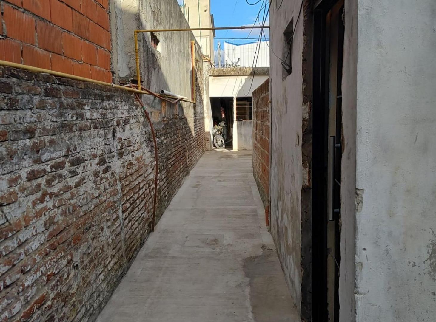 Foto de CASA + 4 DEPARTAMENTOS EN TABLADA - MULTIFAMILIAR, imagen 3