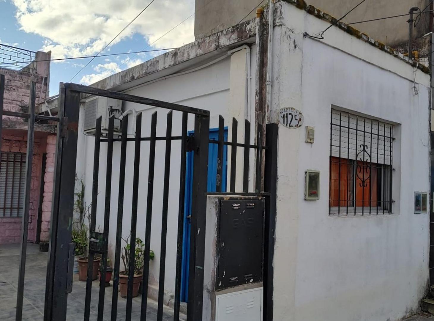 Foto de CASA + 4 DEPARTAMENTOS EN TABLADA - MULTIFAMILIAR, imagen 1