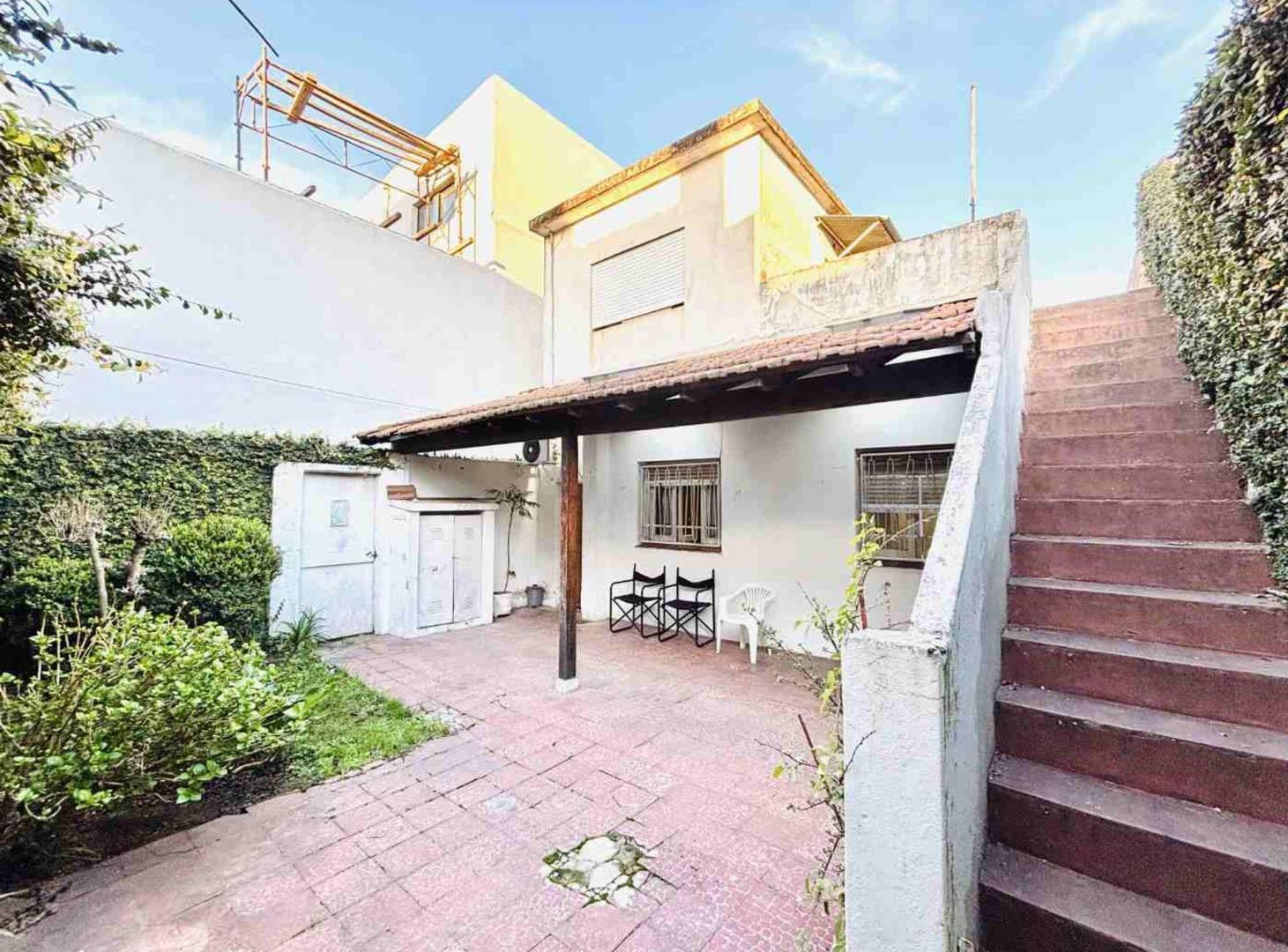 Foto de VENTA PH 3 AMB EN CASEROS CON COCHERA Y JARDIN, imagen 3
