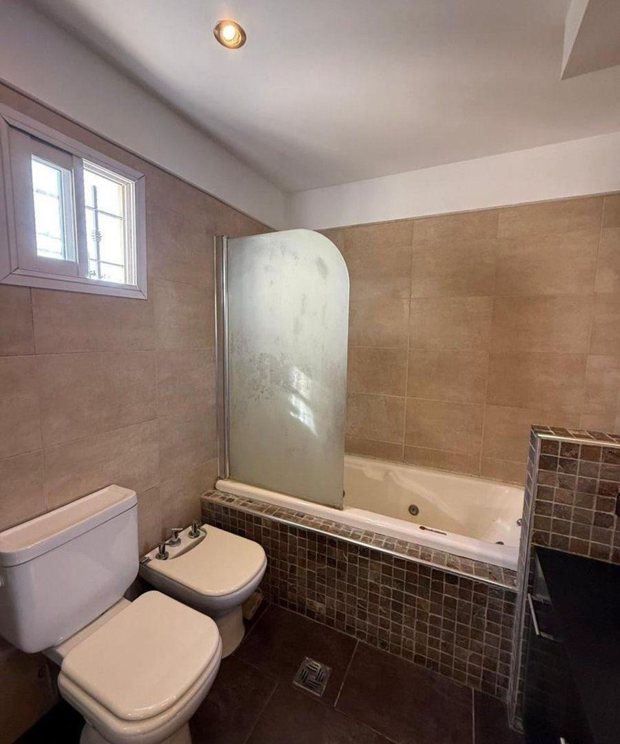 Foto de HERMOSA CASA 4 AMBIENTES C/ PISCINA EN HURLINGHAM, imagen 4