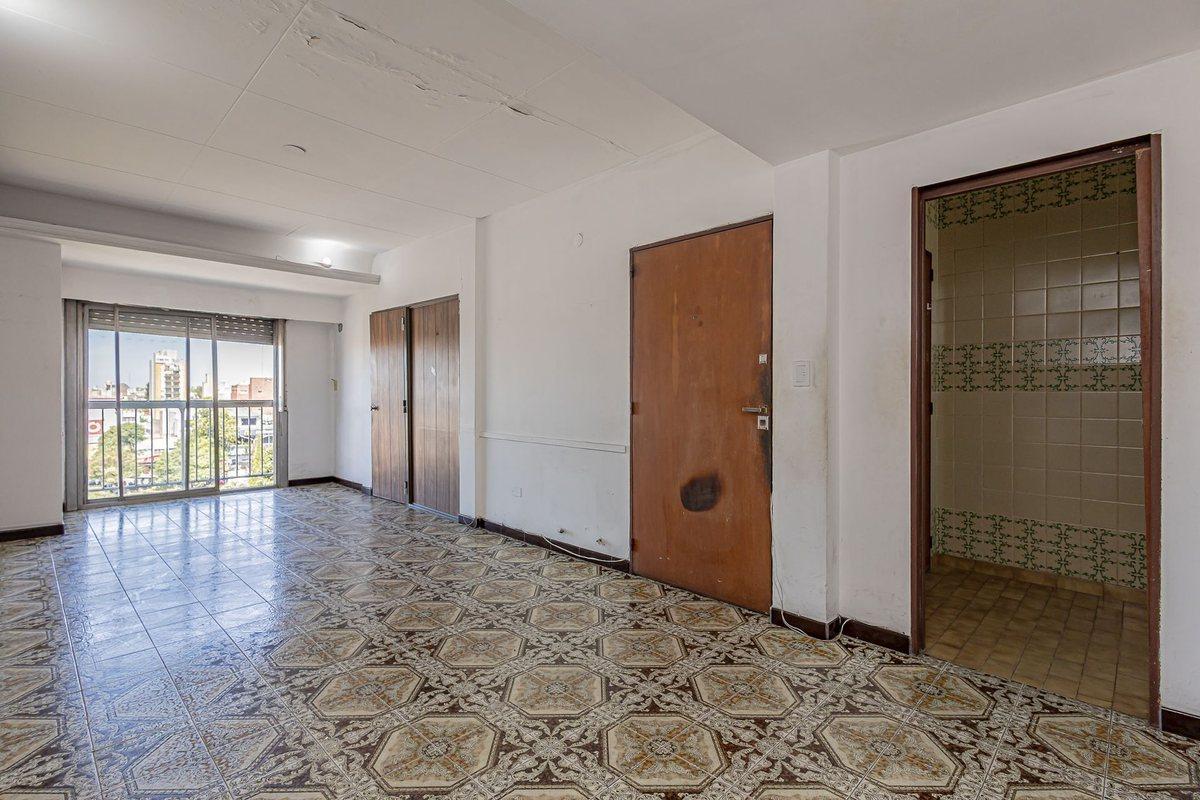 Foto de DEPARTAMENTO 3y1/2 AMB MORON usd 35.000 + cuotas, imagen 3
