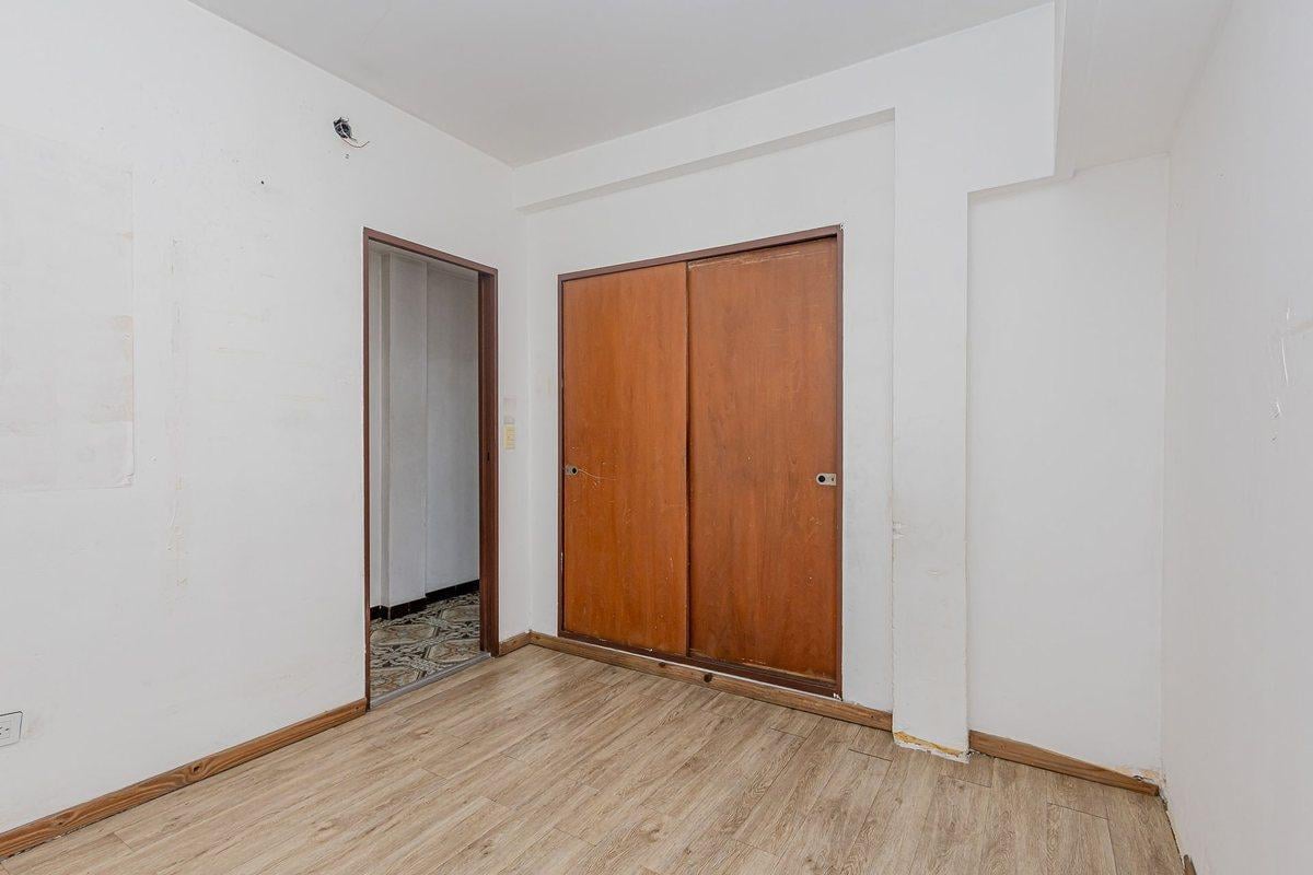 Foto de DEPARTAMENTO 3y1/2 AMB MORON usd 35.000 + cuotas, imagen 2