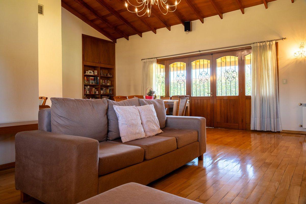 Foto de VENTA CASA 4 AMB. PILETA COCH./PARRILA APTA CRED., imagen 1